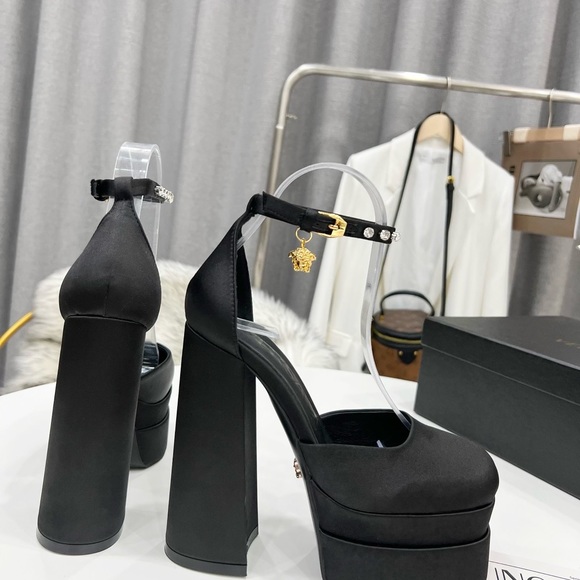 Brand New 🔥Platform Designer Heels size 8.5 - Picture 2 of 9